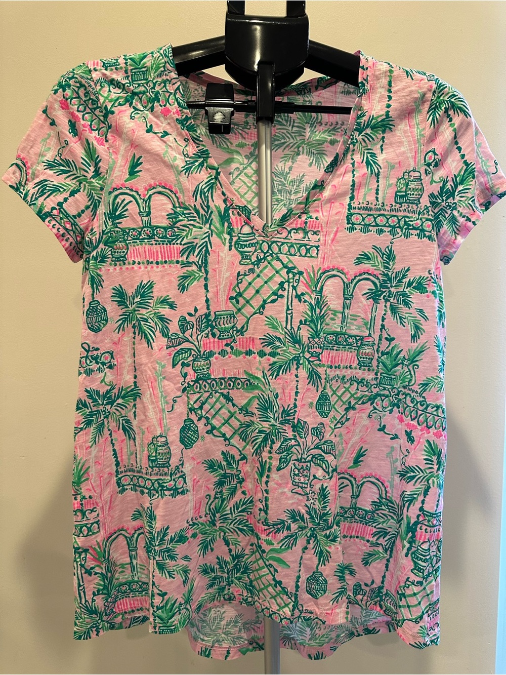 Lilly Pulitzer Etta V Neck Top in Shell me something good